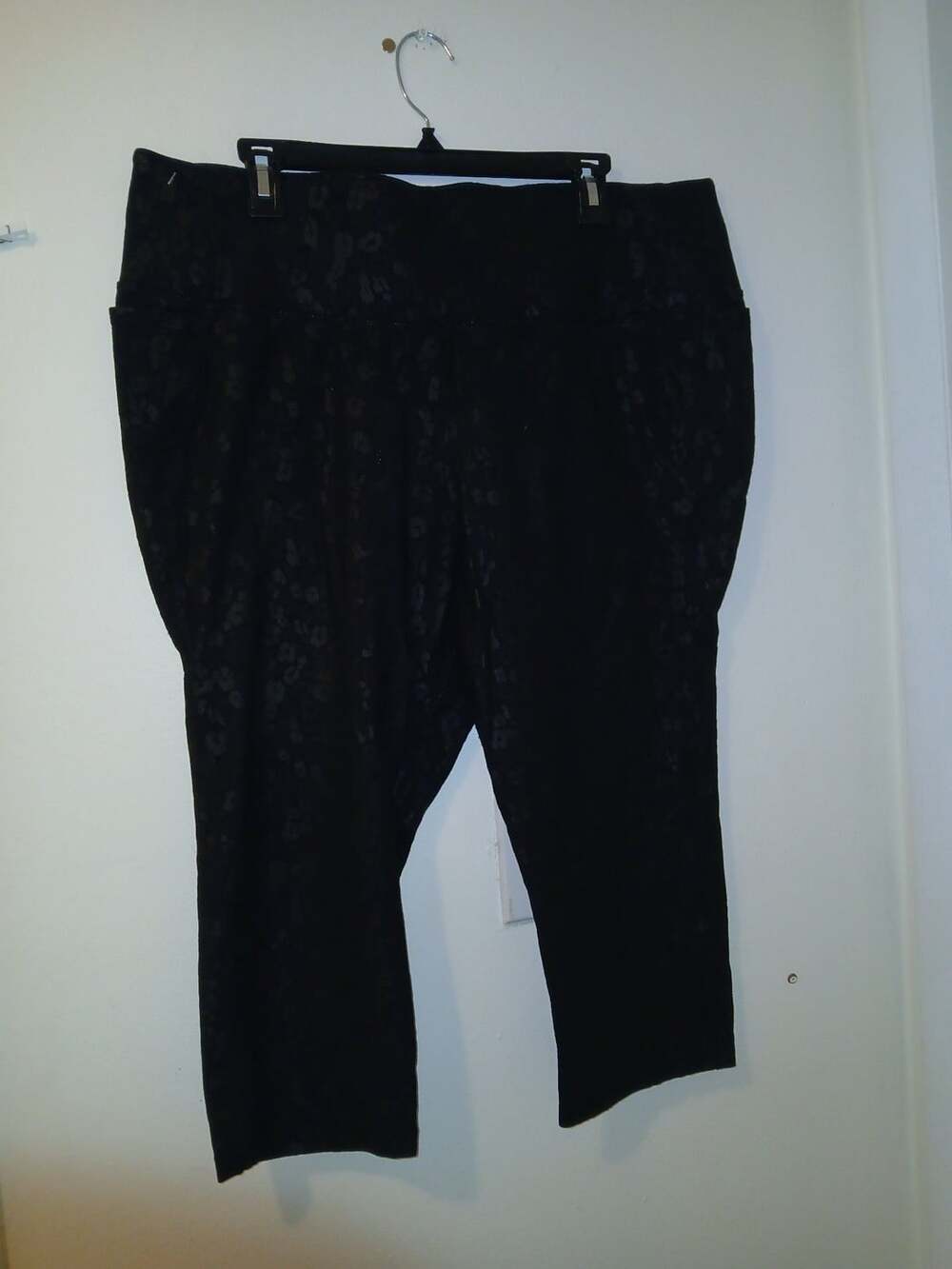 LIVI Active Black Leopard Print Crop Leggings Size 22/24